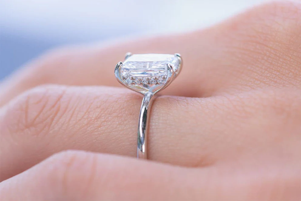 Halo vs No Halo Engagement Rings: A Comprehensive Comparison for Your Perfect Choice
