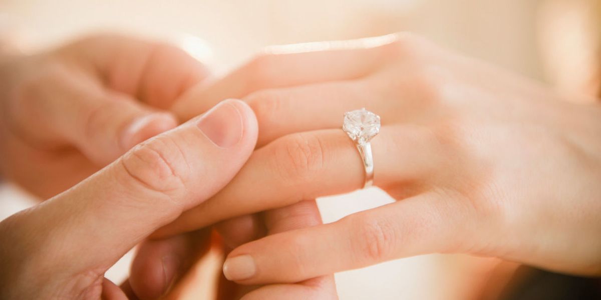 Best Engagement Rings for an Aquarius – With Clarity