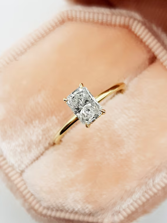 A Comprehensive Guide to Pricing: How Much is a 4 Carat Engagement Ring Worth?