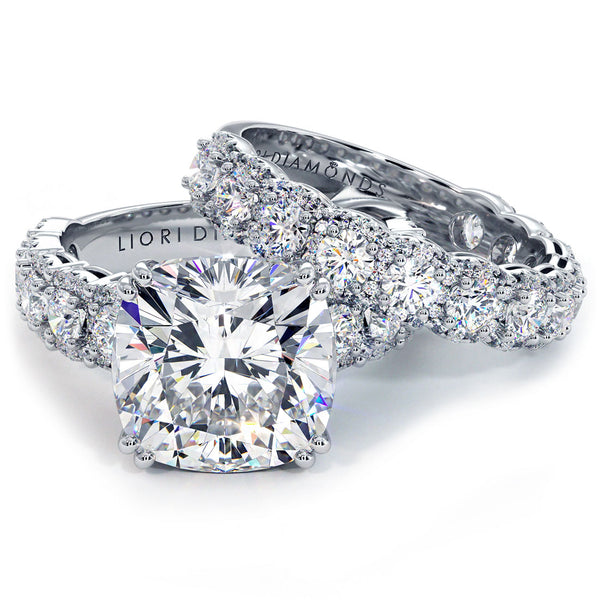 8.85 Carat H-SI1 Cushion Cut Diamond Engagement Ring & Wedding Band Set 18k