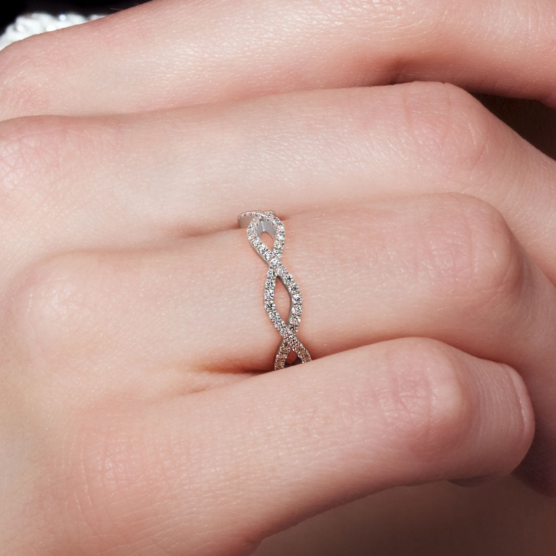 0.45ctw Infinity Twist Micropavé Diamond Wedding Anniversary Band Ring 18k